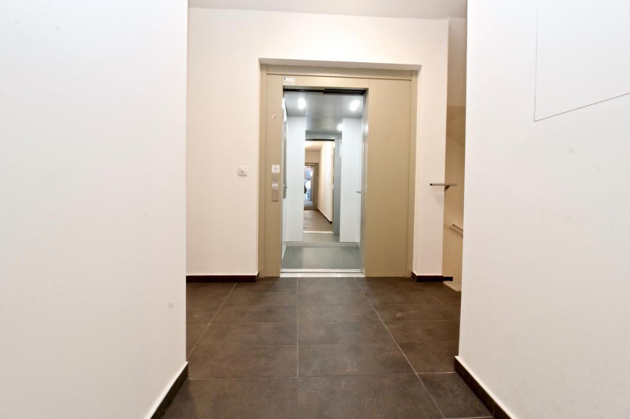 Red Flower Apartment With Pool - 5 Min To Lake Відень Екстер'єр фото