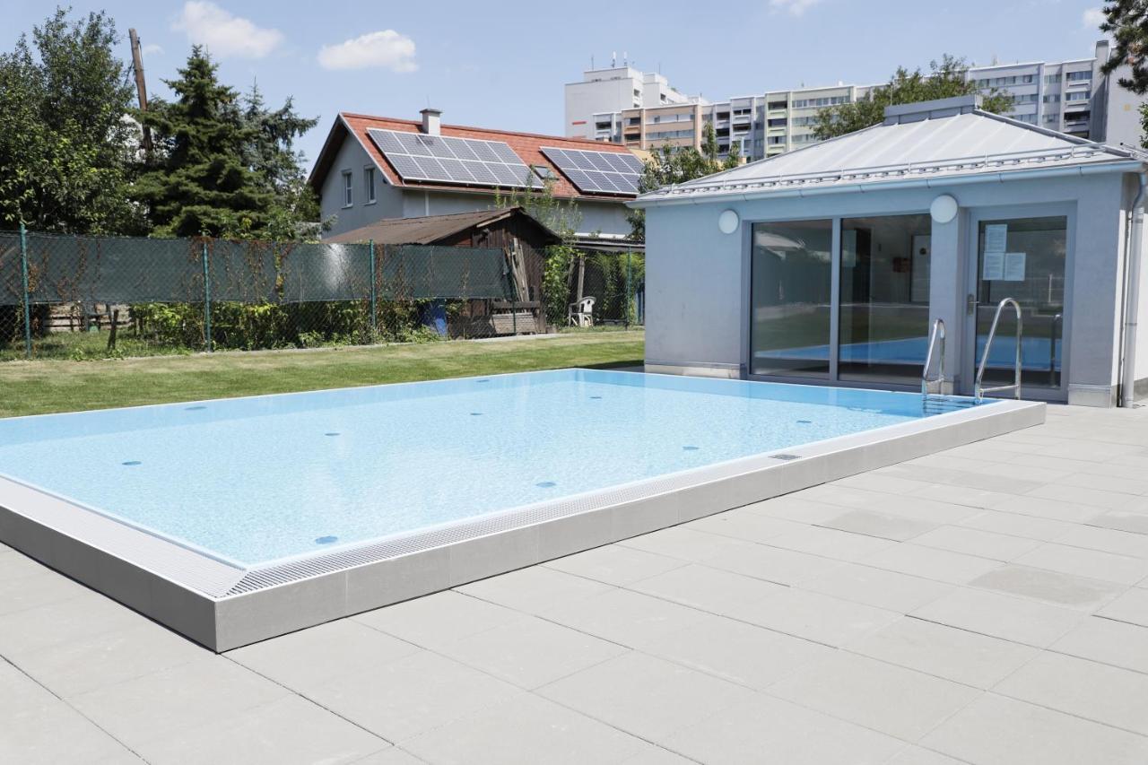 Red Flower Apartment With Pool - 5 Min To Lake Відень Екстер'єр фото